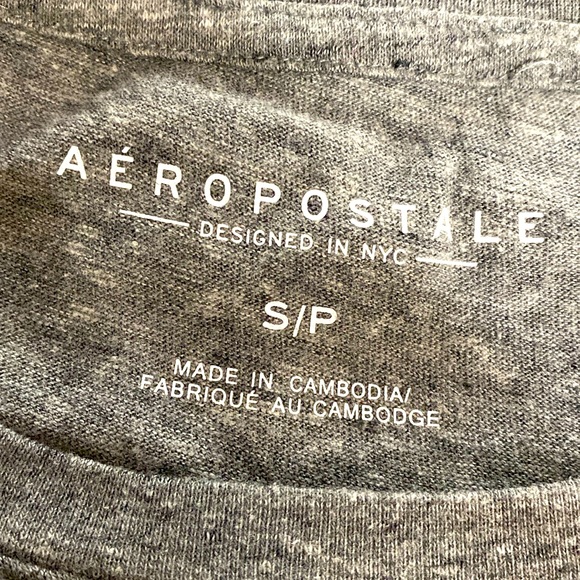 Aeropostale gray cropped t-shirt - Size small petite - Picture 4 of 7